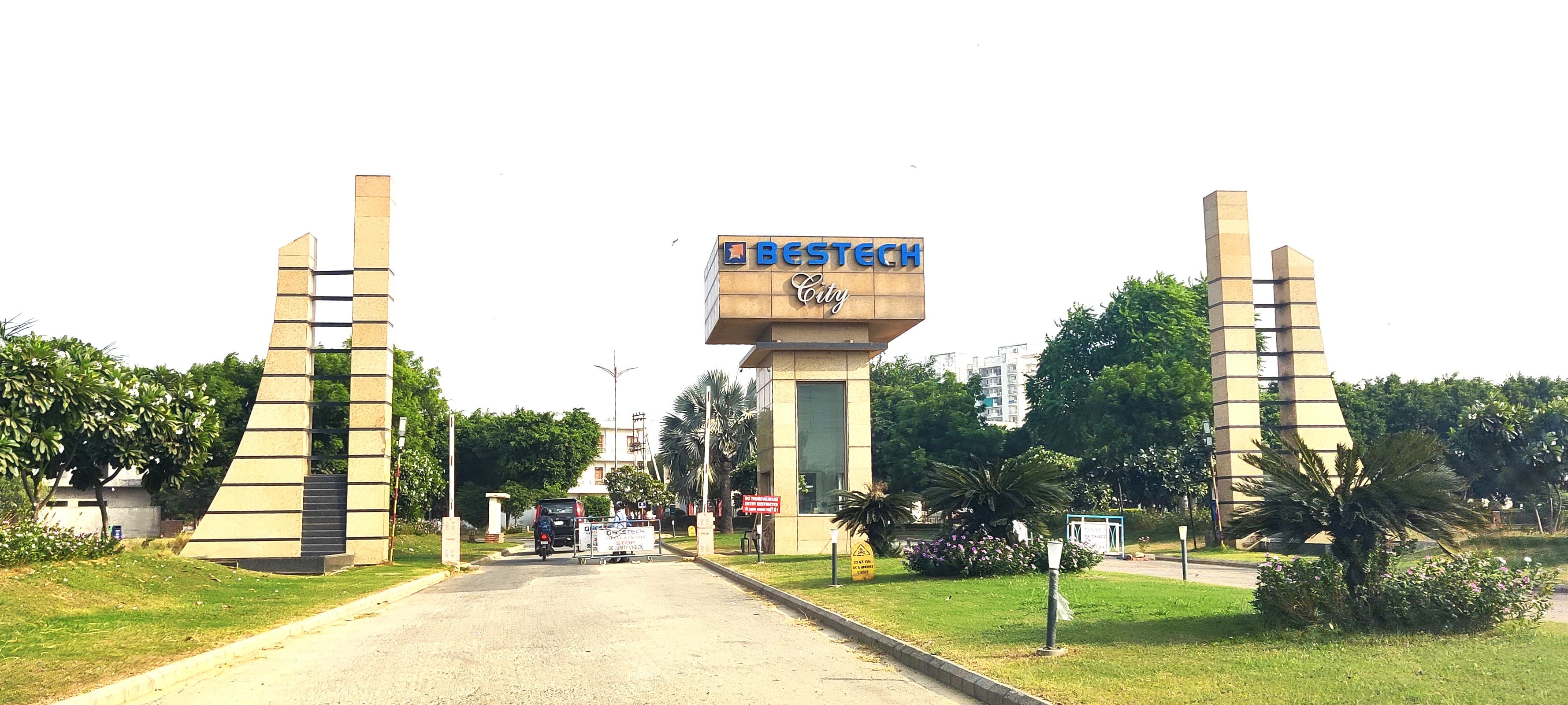 Bestech City Center — 300 Sq.Yd West Corner, 4 Open Sides - Photo 2